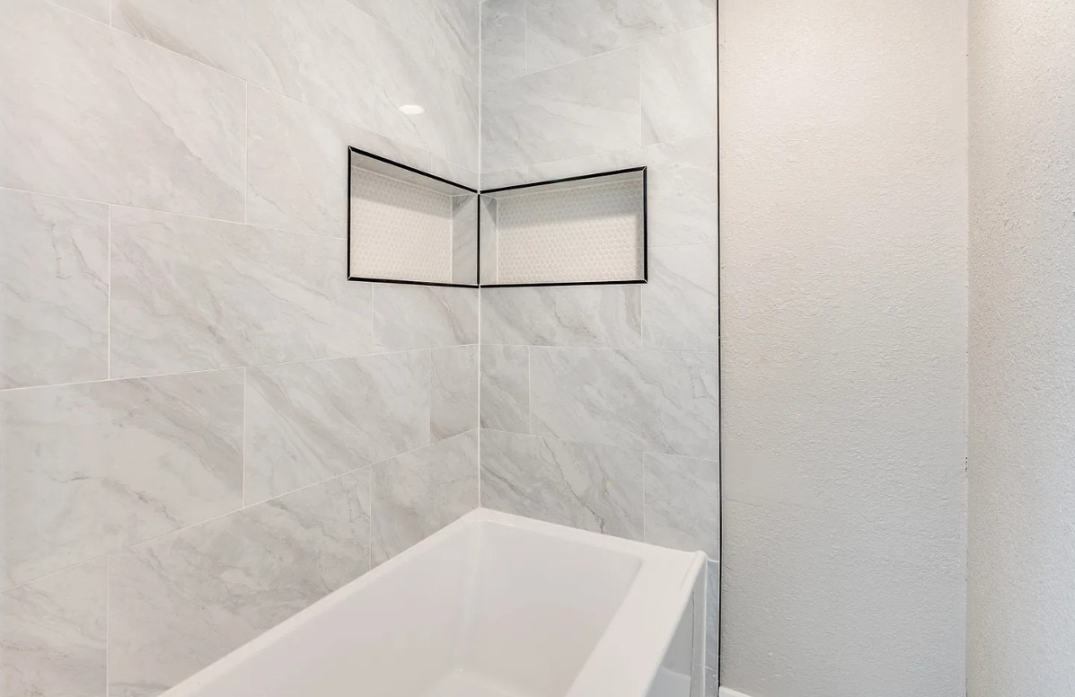 Large-format tile with a black-trimmed corner niche